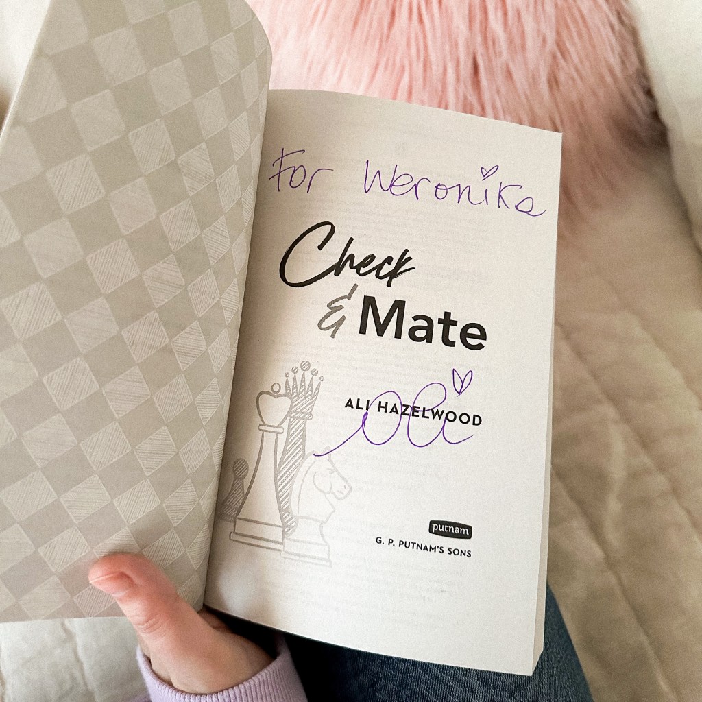 Ali Hazelwood signing!